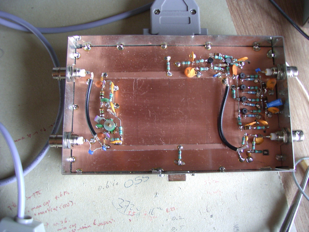 Foto 4 Bandpass Filtes en Pre-Amplifier (TX) Power Amplifier Hiervoor heb ik meerdere schakelingen gemaakt. Zo heb ik een 4 Watt versie die werkt op basis van IRF610 Hexfet.