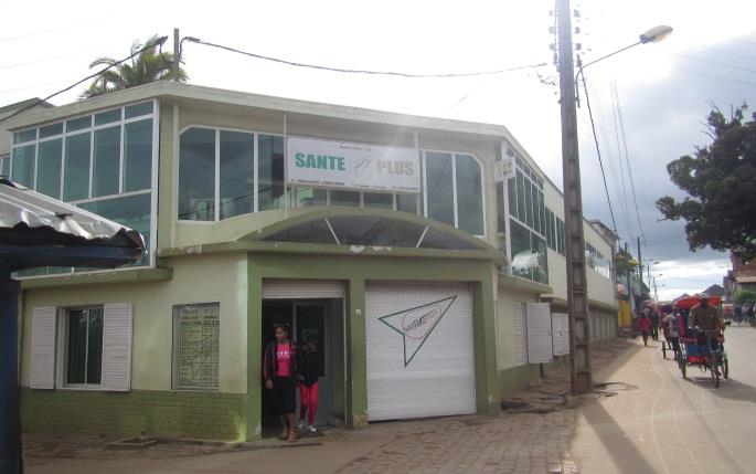 1.5.2 Sante Plus Sante Plus is een privé-ziekenhuis in het hart van Antsirabe in centraal-madagaskar.