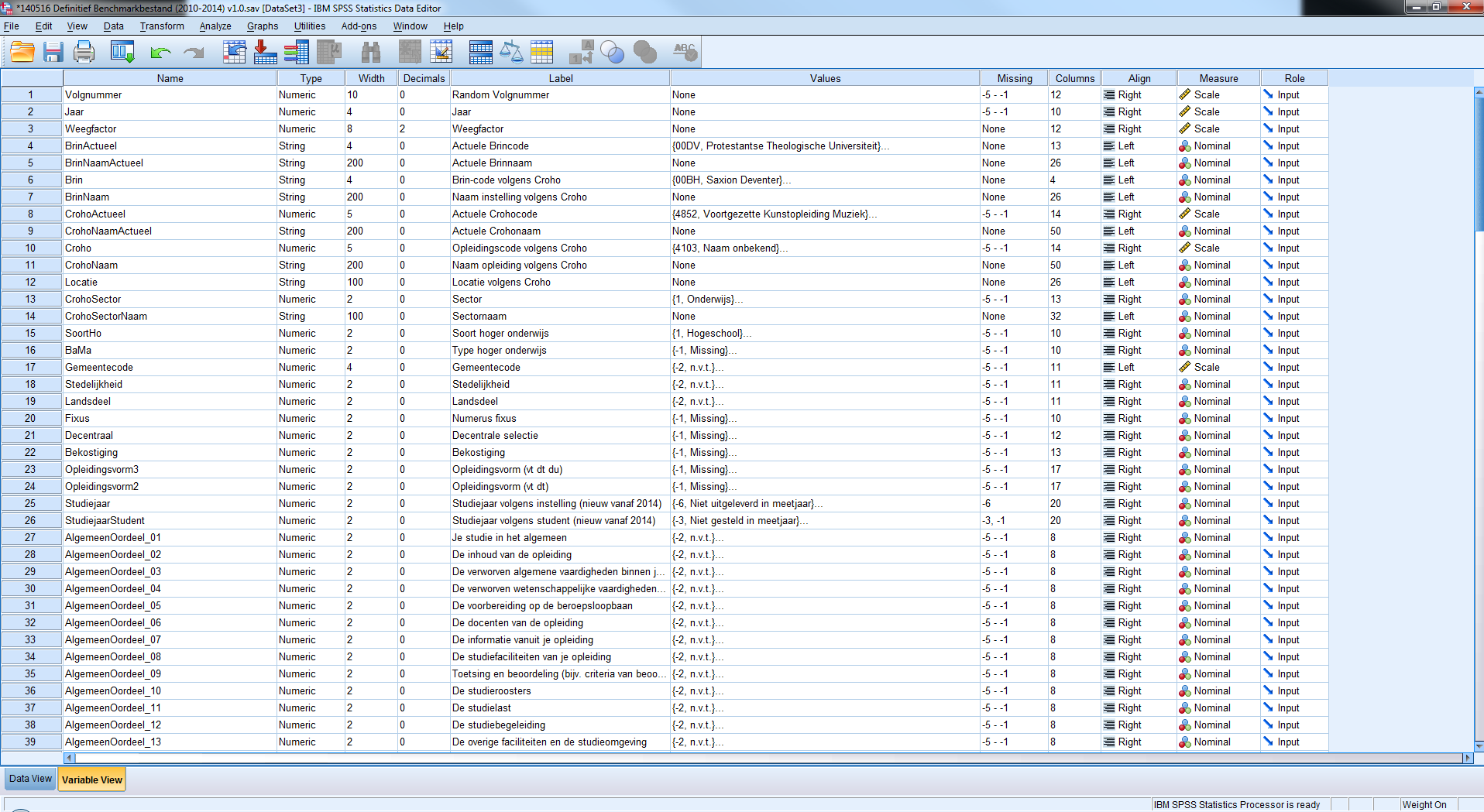 Twee basisschermen Bekijk het bestand: data view (de antwoorden van studenten) en de variable view (de opbouw van het bestand).