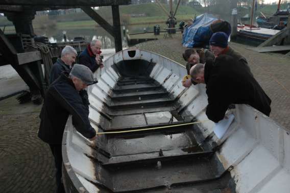 Natuurlijk komen er aanmeldingen van nieuwe boten binnen die lijken op een zalmschouw, zelfs geklonken zijn en mogelijk ook heel oud.