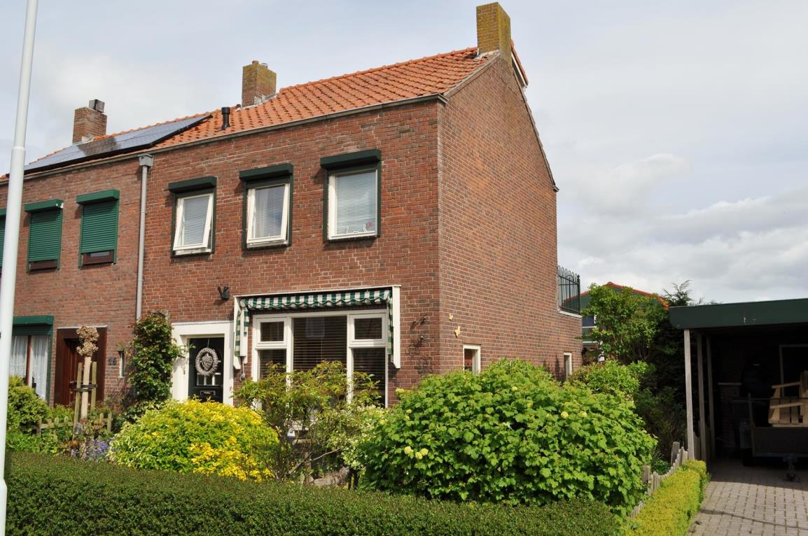 Verkoop bemiddeling Aankoop Bemiddeling Taxaties Woningbrochure Ooststraat 27 Nieuwerkerk Kooijman Makelaardij B.V. Deltastraat 12 4306 BK Nieuwerkerk T 0111-644145 F 0111-644047 E info@kooijmanmakelaardij.