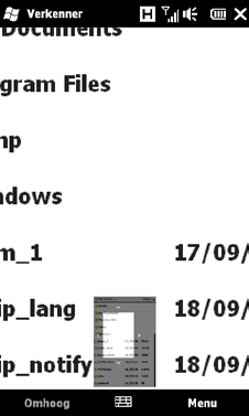 Hoofdstuk 1 Aan de slag 49 In bepaalde schermen waar de bedieningselementen of pictogrammen op het scherm klein zijn zodat u er moeilijk op kunt tikken, kunt u ook knijpzoomen om in en uit te zoomen.