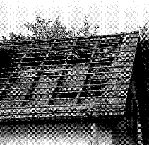 Afbeelding 21 - Voorbeeld van een dakopbouw waar alleen isolatie tussen en aan de buitenzijde van het timmerwerk mogelijk is (indien de binnenafwerking aan de onderzijde van het dak niet verwijderd