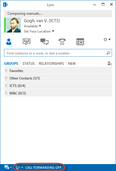 Beweeg de muis over de belknop. In het menu dat verschijnt klik je eerst op Transfer Call en daarna onder Current Conversations de eerste persoon. 3.