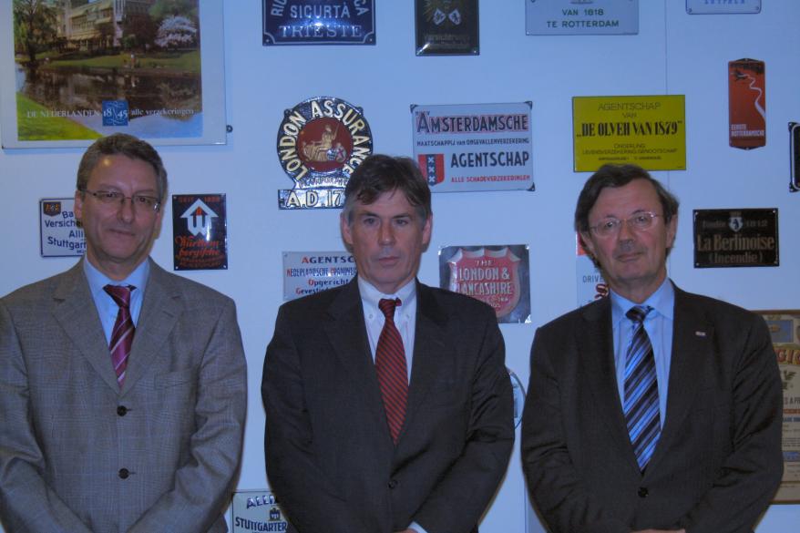 16 Henk van der Well Douglas Davidson Ernst Numann In juni 2009 vond op initiatief van EU-voorzitter Tsjechië in Praag de conferentie Holocaust Era Assets plaats.