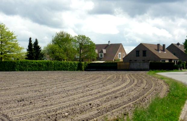 HOOFDSTUK 5: GEOLOGIE EN GEOMORFOLOGIE VAN DE EIGEN LEEFOMGEVING DEEL 1: ANALYSE EN VERKLARING VAN RELIËF IN DE EIGEN LEEFOMGEVING A.