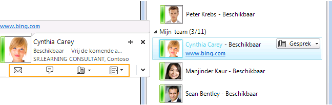 Achterhalen welke communicatiemodi beschikbaar zijn voor een contactpersonen Plaats in de lijst Contactpersonen de muisaanwijzer op een foto van een contactpersoon om het visitekaartje te openen.