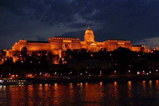 Tot 1873 waren Buda en Pest twee onafhankelijke steden met elk hun eigen historie en culturele invloeden.