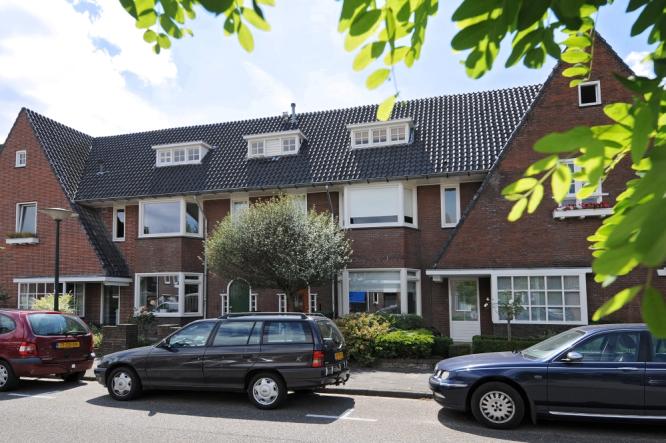 tweetal kamers en een zolder.