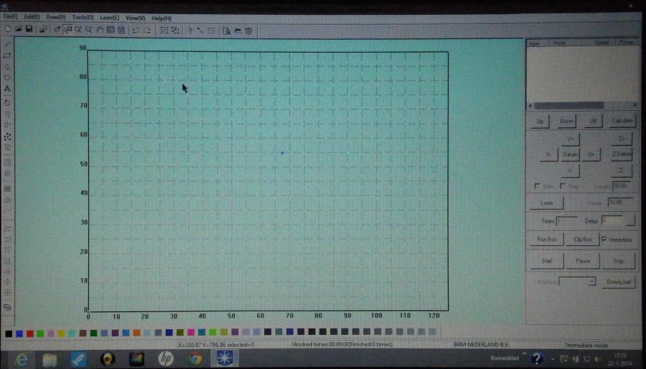 Vraag nu aan een laboverantwoordelijke om je werk na te kijken voor je verdergaat. SOFTWARE De BRM lasers worden bediend vanaf de meegeleverde laptops. De software heet LaserCut 5.