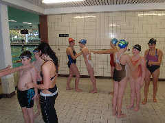 Na een gedegen voorbereiding van de voltallige TC moesten we op zaterdagmorgen vroeg (08:30 uur) verzamelen bij het zwembad alwaar we om 08:45 vertrokken naar Zeist.