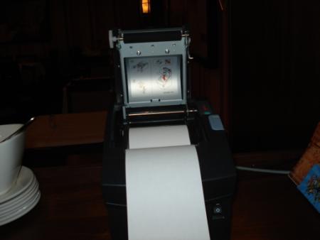De kassa Printers. Let op deze printer heeft een andere printer rol, Deze is groter en voelt gladder aan. Hier even alle rollen op een rijtje.