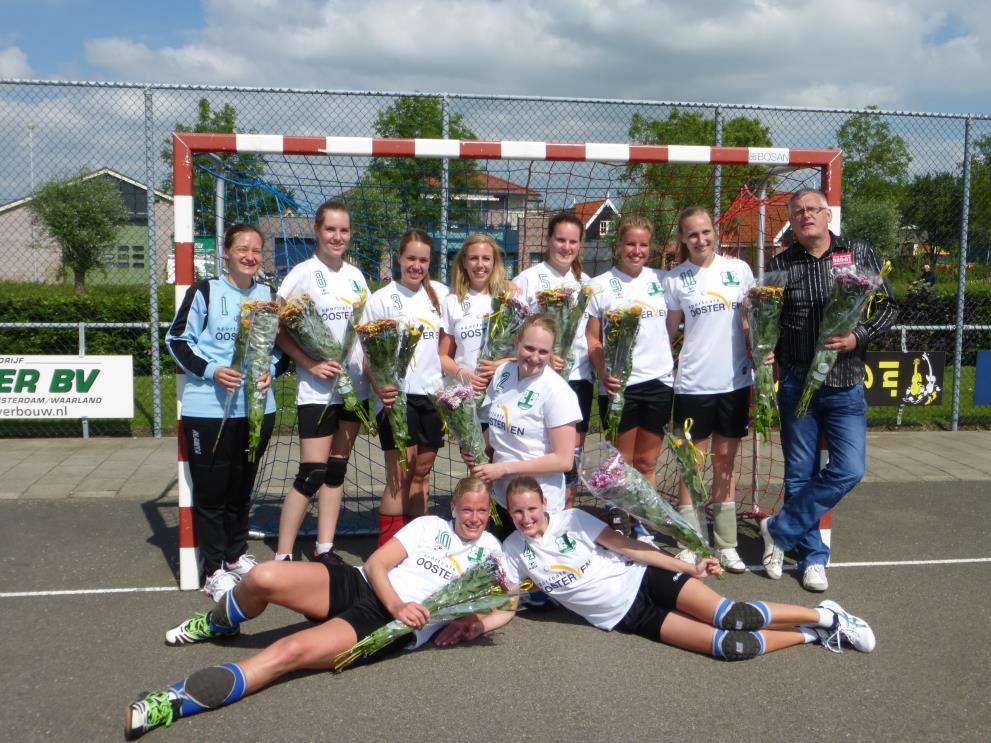 3 / 8 Dames 1 Handbal SV Graftdijk KAMPIOEN!! Zondag 1 juni moesten de dames van SV Graftdijk aantreden voor hun laatste, maar ook hun belangrijkste, wedstrijd van deze competitie.