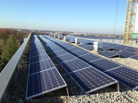 Pv-panelen en zonnecollector Voorkom schaduw op de