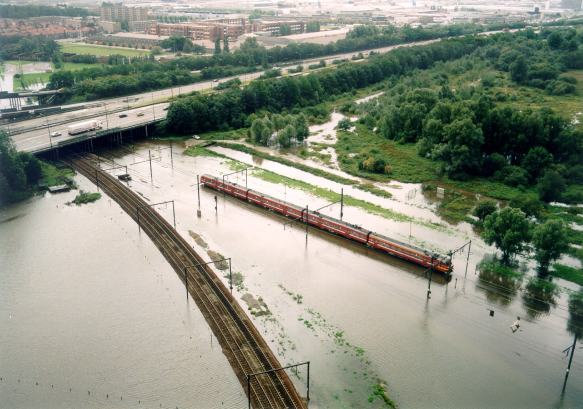 Figuur 9.11 : De overstromingen van 13-15 september 98 Figuur 9.