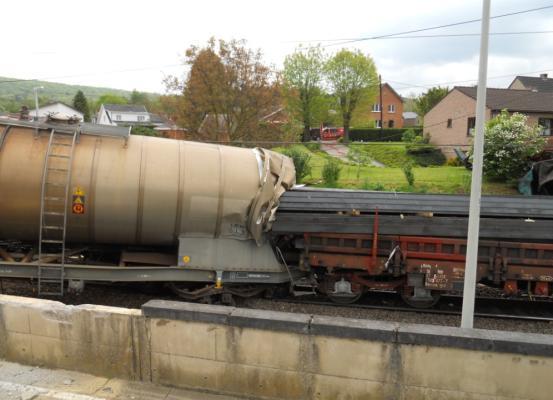 5- Lege doorboorde ketelwagens