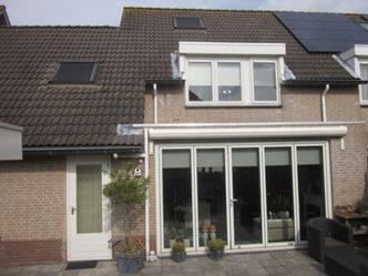 Karnmolen 5 Hazerswoude-Dorp Vraagprijs 325.000,-- k.k. Royale uitgebouwde 2-onder-1-kapwoning met garage, parkeerplaats en tuin op het zuiden.