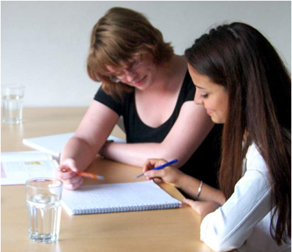 1.3. We begeleiden ongekwalificeerde en/of maatschappelijk precaire jongeren naar werk In Gent verlaat 1 op 5 jongeren het secundair onderwijs zonder kwalificatie.