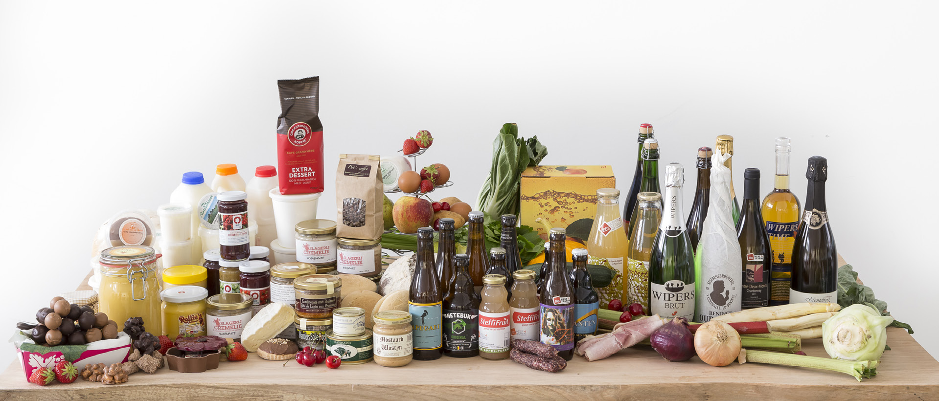 Via het label 100% West-Vlaams maakt de consument kennis met de producent achter het product, de wijze waarop het product wordt klaargemaakt, de groenten die gekweekt worden, Het label 100%