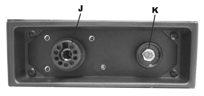 Deze machine is niet ontworpen om aangesloten te worden op motor-aangedreven generatoren. Het gebruik van deze machine op een generator kan de machine ernstige schade toebrengen.