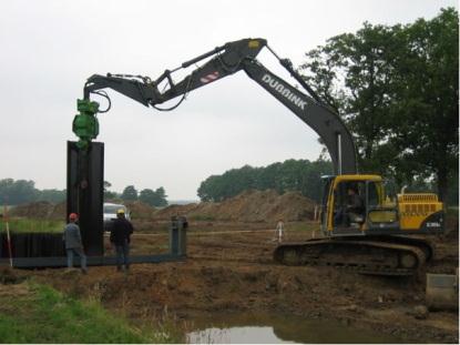 Werking Er dient een machine ontworpen te worden die het geotextiel middels horizontale druk en/of trilling inbrengt tussen de klei- en zandlaag.