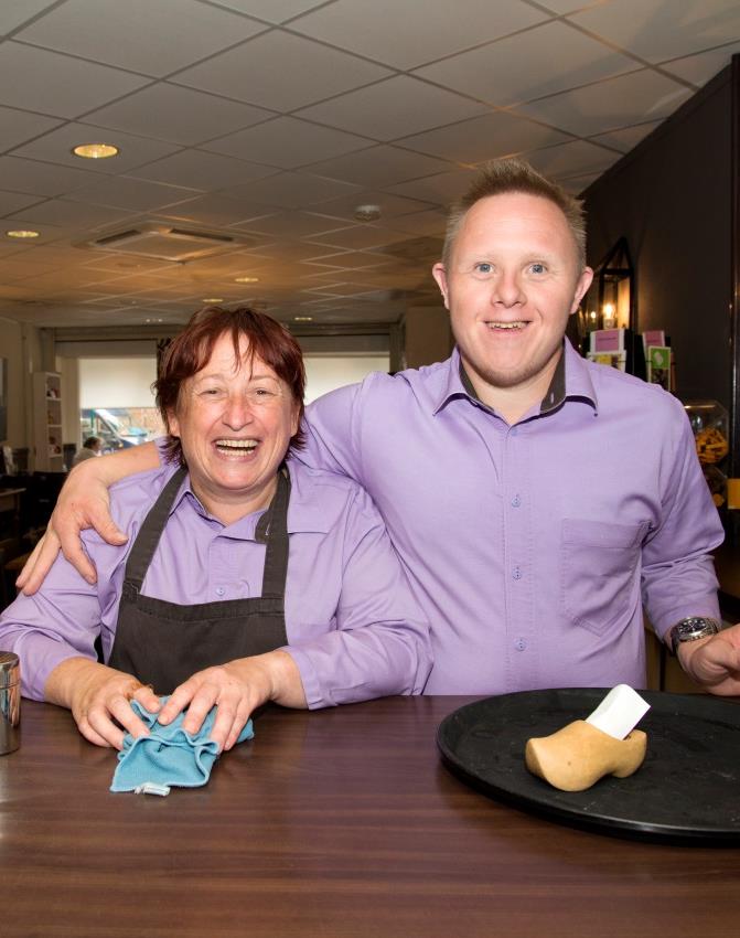 Van harte welkom in De Rozerie Lunchroom De Rozerie is een bijzondere lunchroom. Wij streven ernaar om bijzonder te zijn in de kwaliteit van onze gerechten en in de kwaliteit van onze gastvrijheid.