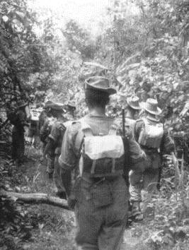 HOOFDSTUK II DE WEERSLAG VAN HET KLIMAAT IN BENEDEN-CONGO OP DE COMMANDO- OPLEIDING. UITHOUDINGSPROEVEN VOOR DE SOLDATEN. EXPERIMENTELE OVERLEVINGSPROEF IN HET WOUD VAN MAYOMBE.