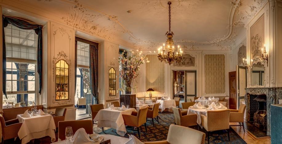 R estaurant De Vrienden van Jacob Het sinds 2005 met een Michelinster bekroonde restaurant De Vrienden van Jacob is gevestigd in de voormalige zomer woonkamer en