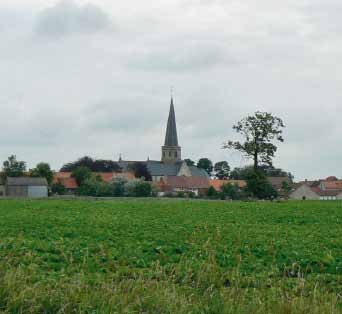 OP EN OVER DE GRENS Op en over de grens In de Westhoek wordt de grens de schreve genoemd Charmante dorpen Parallel, en in samenwerking met het netwerk Villages Patrimoines van Pays des Moulins de