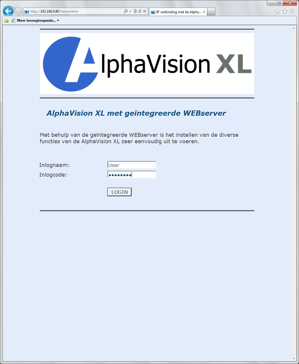 Het inlogscherm van de AlphaVision XL verschijnt. Toets de inlognaam en inlogcode in. De standaard inlognaam (voor de BEHEERDER) is User en de standaard inlogcode ChangeMe.