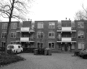 Architectonische uitwerking de architectonische uitwerking is eenvoudig maar zorgvuldig de individuele woning binnen een cluster of rij of blok is een deel van het geheel en voegt zich hier naar