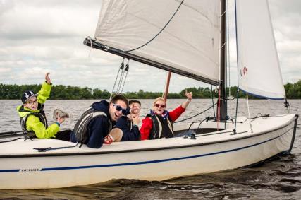 Als zeilinstucteur wist hij dat een week vakantie veel plezier gaf aan kinderen. Dit zeilplezier wilde hij ook geven aan kinderen met kanker.