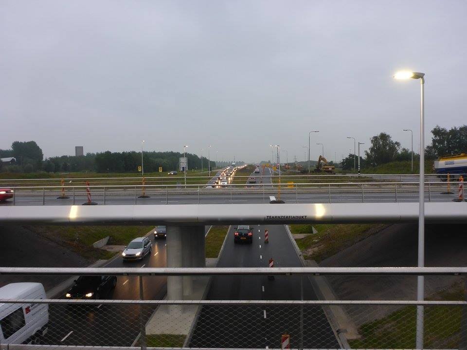 Oktober bulletin 2015 Sinds zondagavond 13 september rond 21:00 rijdt het verkeer aan de zuidzijde van het kanaal over een nieuw stuk Drachtsterweg.