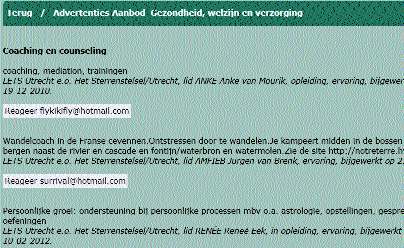 Het is koud, en in plaats van zomerse mensen met zonnebril en open jas, loopt en fietst men trotserend de regenbuien weggedoken in winter- en regenjas.