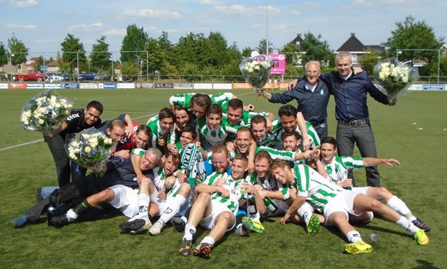 Afscheid van drie clubgenoten Vraaggesprek met Michel Schlicher Het elftal van Michel Schlicher Inschrijving jubileumboek Hadrianus,