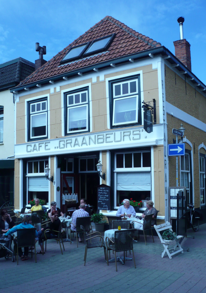 Misset Zeeland schildert panden sponsors Zowel de buitenzijde van het monumentale pand van Restaurant de Graanbeurs als het fraai gelegen pand van Restaurant Het Wapen van Axel is geschilderd door