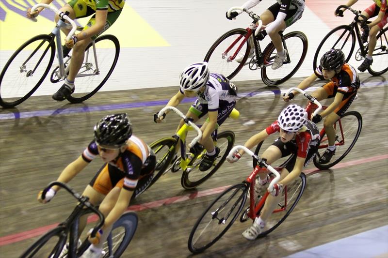 11.Baanwielrennen Het baanwielrennen is een andere discipline binnen de wielersport, en vindt evenals het cyclocross in de winter periode plaats.