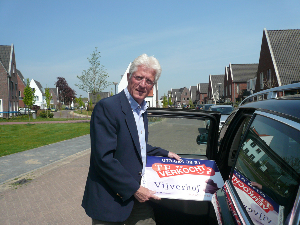 U bent van harte welkom bij Vijverhof Makelaars BV De makelaar in de regio Vijverhof Makelaars is een gedegen en eigentijds makelaarskantoor.