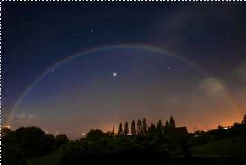 Regenboog door maanlicht (+ Venus) NB.