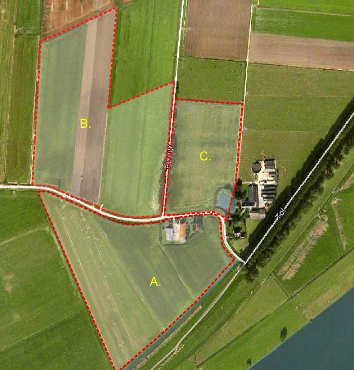 Landbouwgrond: De gronden bestaan uit 3 afzonderlijke kavels. Deel A van de gronden ligt rond de boerderij en omvat incl. het bouwblok 7.73.29 hectare. Deel B ligt ten westen van de Elsdijk en is 9.