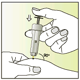 4. Houd de spuit rechtop Draai de dop van de spuit tegen de wijzers van de klok in los. 5.