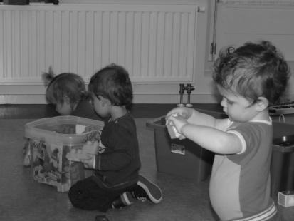 De kinderen kregen allemaal een kaart waarop het spellencircuit gespeeld kon worden. Tussen het spelen door werd er tijd gemaakt voor wat lekkers, een ijsje en wat te drinken.