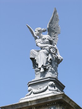 kunstenaar: Jan Jacob Weve, Christian Daniël Rauch titel: Spoorwegmonument Nijmegen-Kleve jaartal: 1884 locatie: Valkhof/Hoogstraat In 1884 werd dit monument in renaissancestijl opgericht als