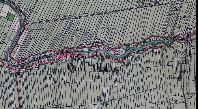 Deze historisch kaart laat duidelijk zien dat de kavellijnen vanuit de bebouwing doorlopen in de polder. De weg Oosteinde doorsnijd deze lijnen.
