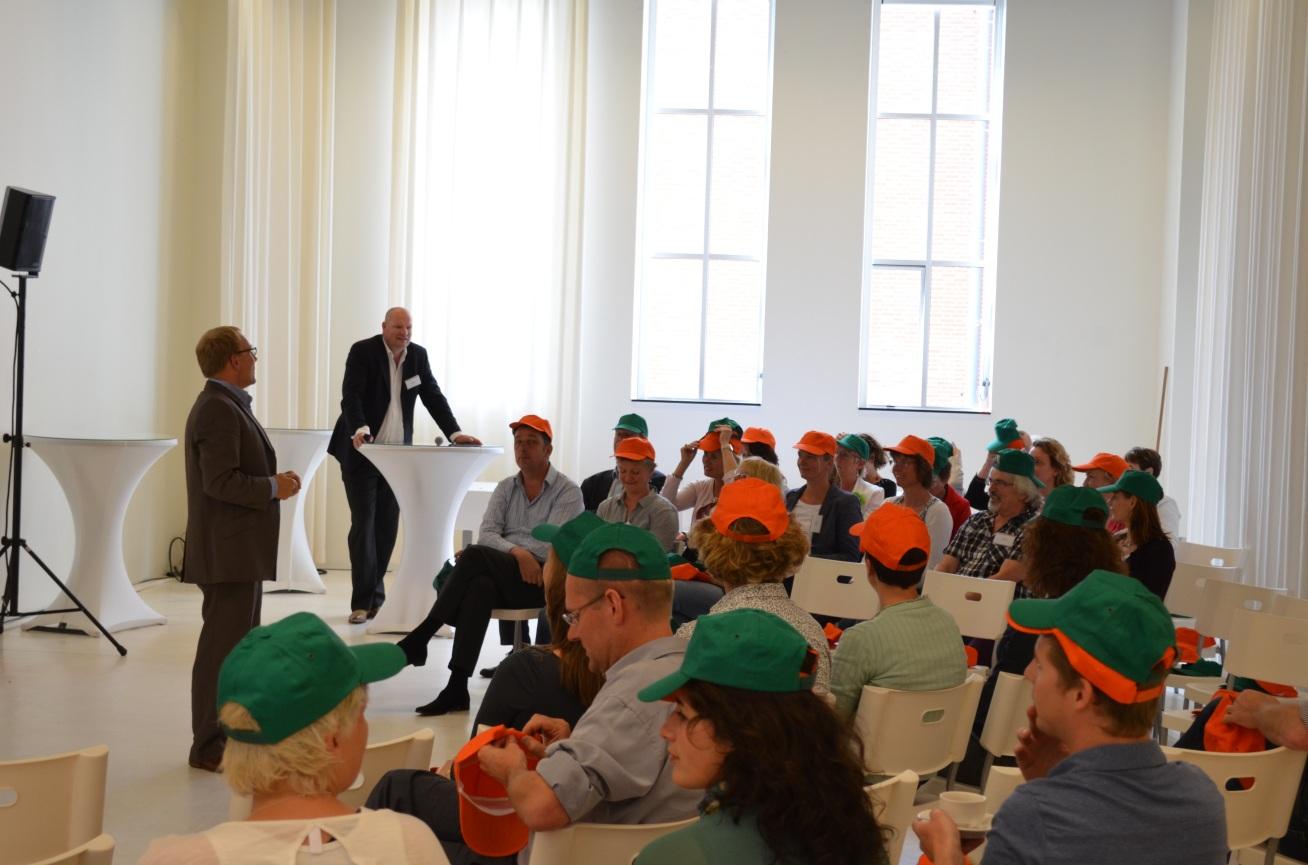 Aan de hand van zes (tegen) stellingen werd een lagerhuis debat gevoerd. Directeur Jeroen Maas van GOA Publiek legde de stellingen voor.