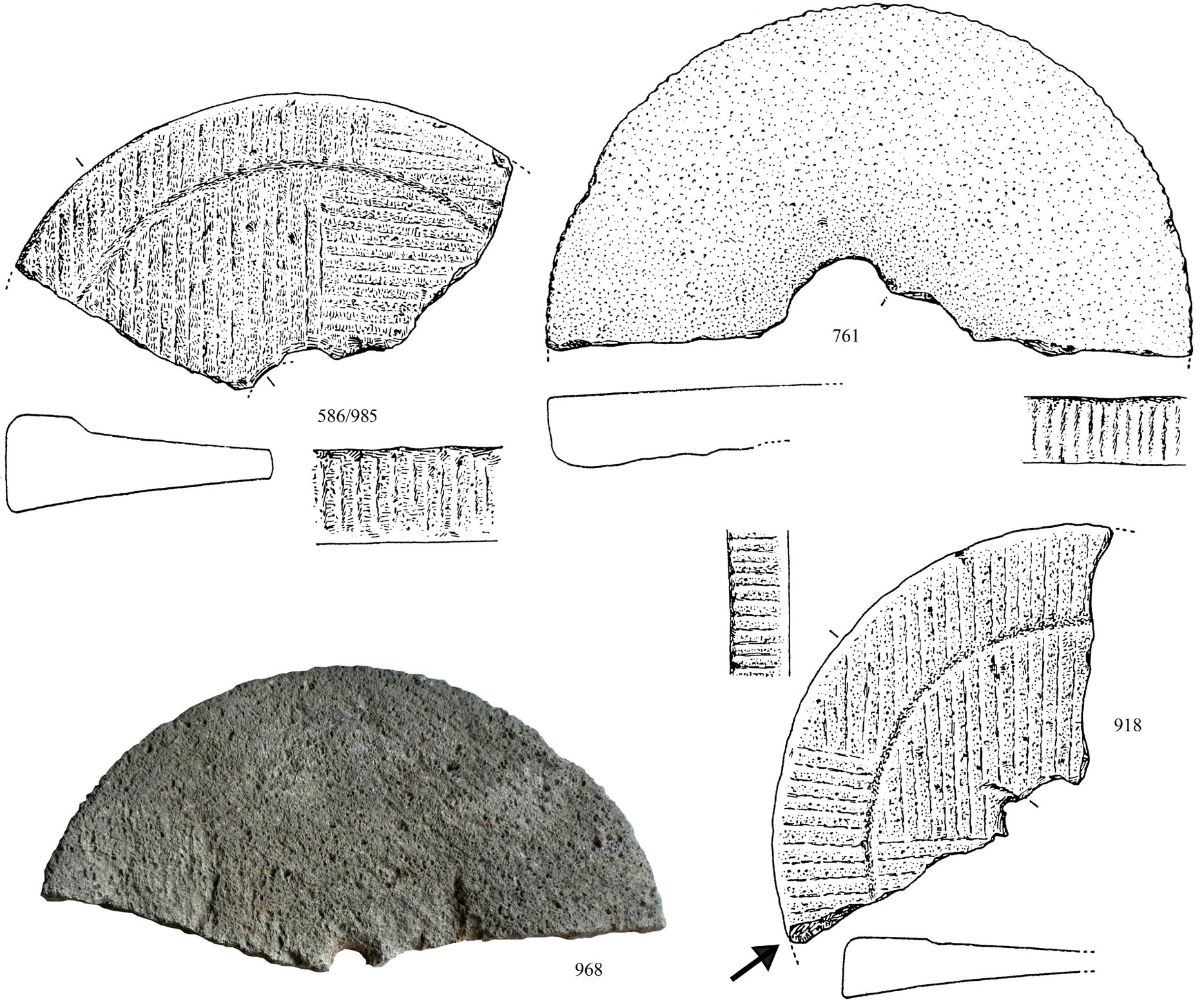 Het gebruik van natuursteen in Ezinge Fig. 11 Fragmenten van maalstenen van basaltlava uit de Eifel, type Westerwijtwerd. De zwarte pijl wijst naar een hakspoor. Schaal 1:5. Tekeningen: H.