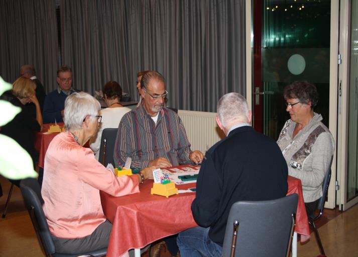 -er in de wintermaanden eens per 14 dagen op woensdagavond gebridged wordt in ons clubhuis?