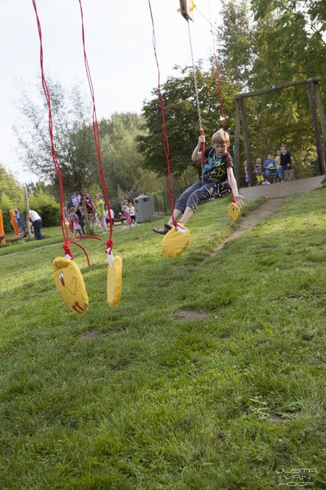 Bennie Bang was uiteraard onmisbaar op dit feest maar ook zijn vriendin Justa van Hoof leverde een leuke bijdrage.