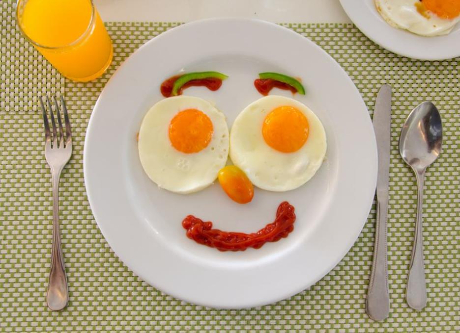 5. Ontbijten is lekker en gezellig Dat ontbijten broodnodig en gezond is, is nu wel duidelijk. Maar we zouden het belangrijkste bijna vergeten: ontbijten is hartstikke lekker en heel gezellig!