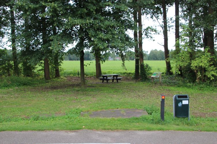 Het Meteriks weer door Jos van der Sterren Stijgt de leeuwerik hoog en zingt hij daarboven, kun je ras goed weer loven. In week 31 van juli is nog 30 mm. neerslag gevallen.